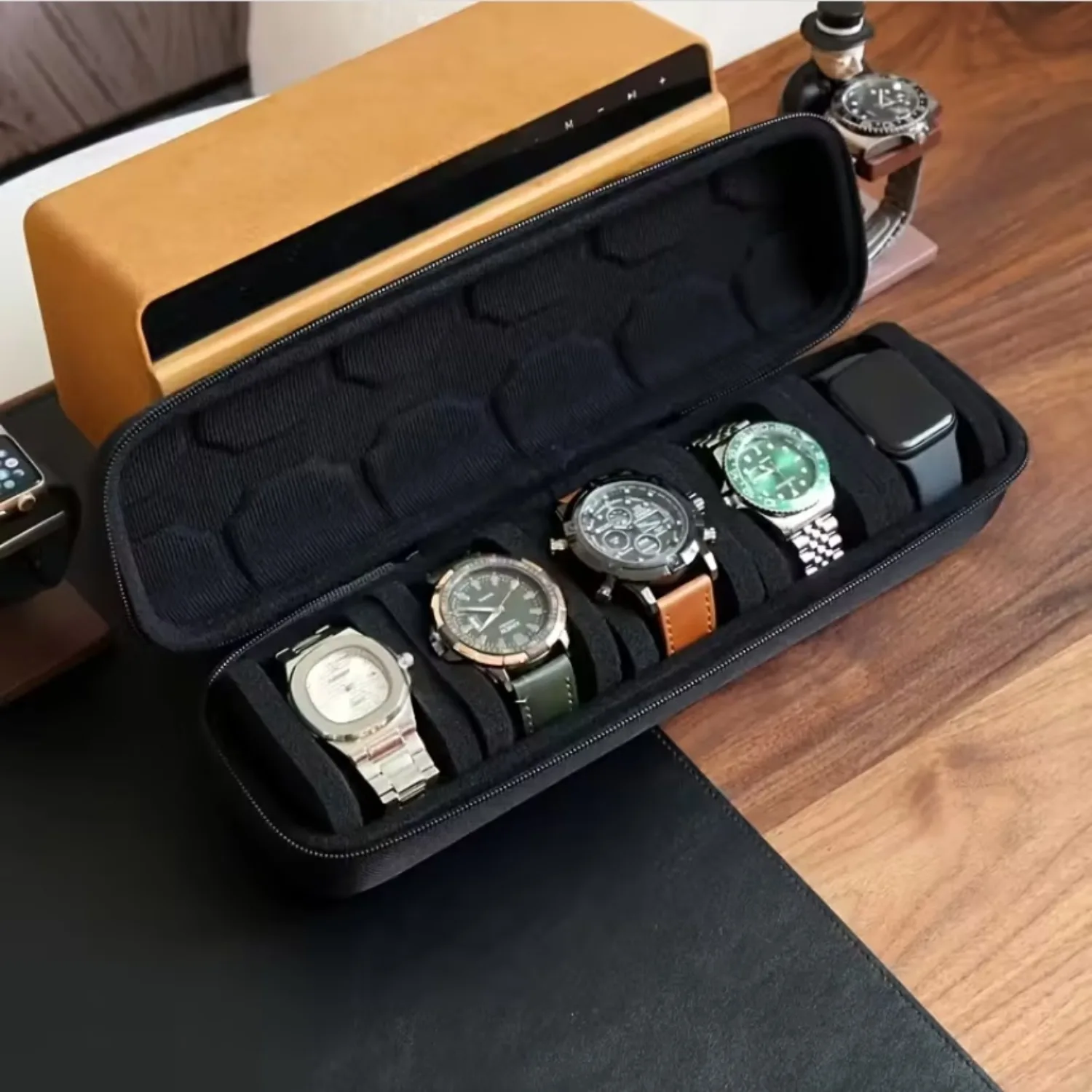 1 boîte à montres à 5 compartiments |   Organiseur de voyage à coque rigide avec insert d'oreiller - Prêt à offrir (Noir), Convient pour le rangement de montres intelligentes — 6/7